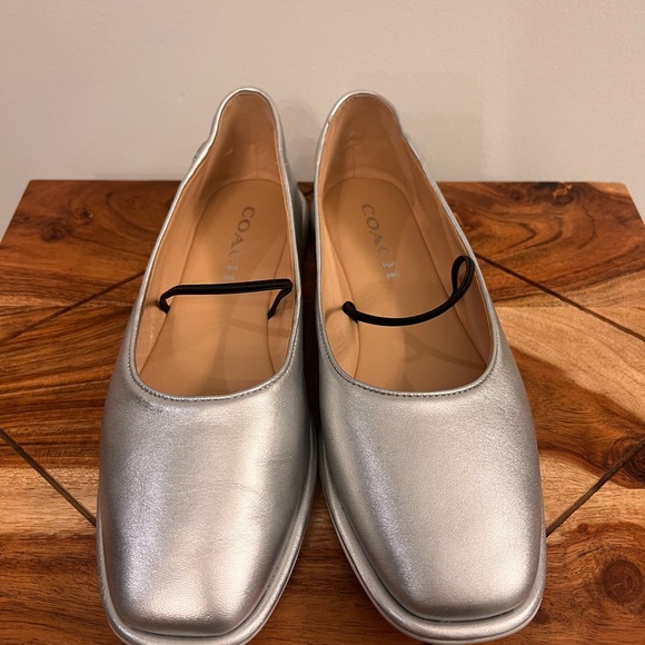 COACH  silver Ballet flats 6.5 - Picture 4 of 8